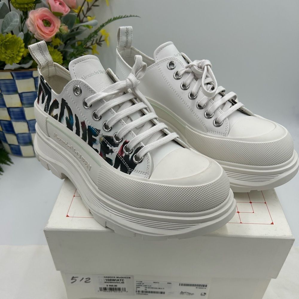 Men’s Alexander McQueen tread slick low top sneakers size 42 made in Italy